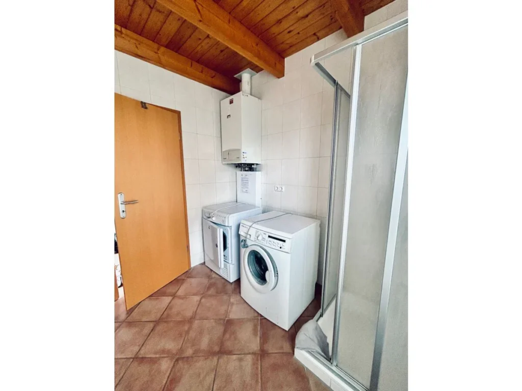 badezimmer-im-eg-mit-waschmaschine-u-trockner